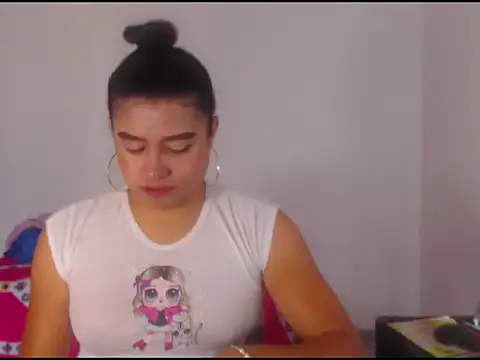 Snapshot of katrinawillff chatting on July 7, 1:36 pm katrinawillff online show from July 7, 1:36 pm