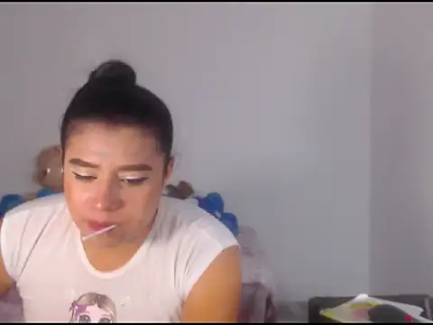 Snapshot of katrinawillff chatting on June 25, 1:47 am katrinawillff online show from June 25, 1:47 am