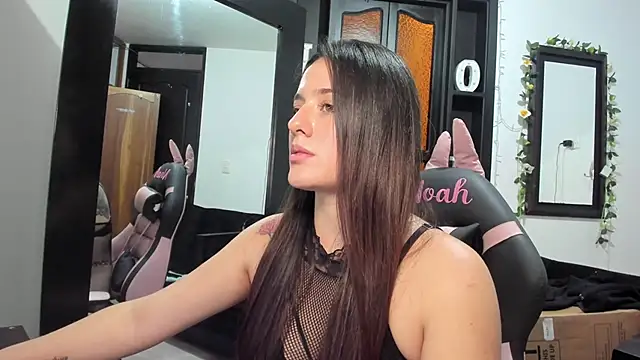 NoahWilliams  online show from December 13, 8:04 pm