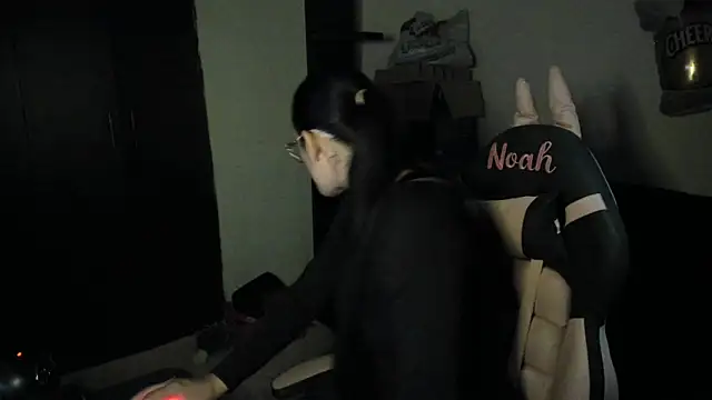 NoahWilliams  online show from March 18, 8:43 pm