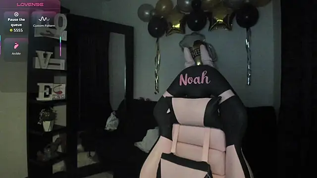 NoahWilliams  online show from October 3, 9:05 pm