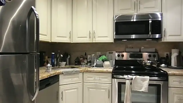 BigGuyMuscle online show from November 23, 6:45 am