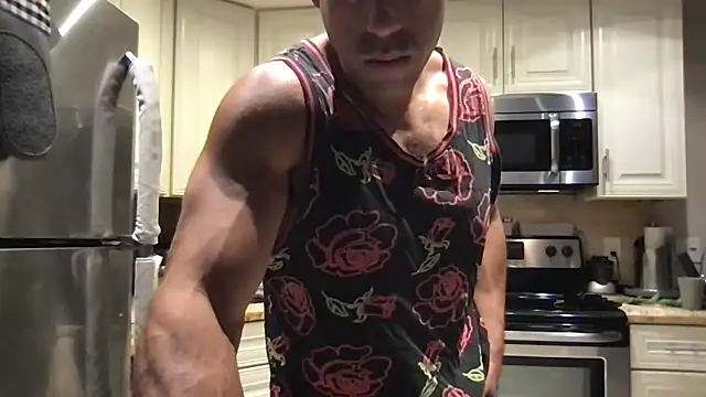 BigGuyMuscle online show from April 29, 11:22 pm
