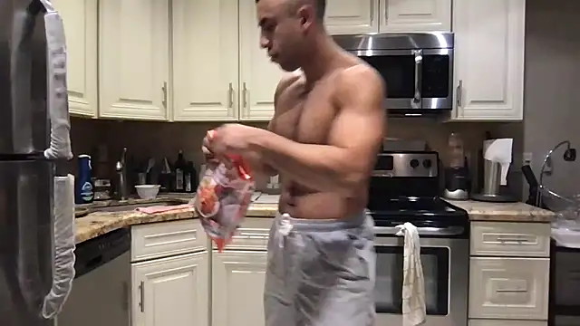 Snapshot of BigGuyMuscle chatting on July 2, 2:01 am BigGuyMuscle online show from July 2, 2:01 am