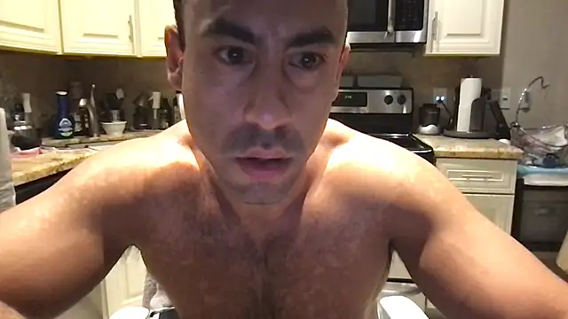 Snapshot of BigGuyMuscle chatting on June 18, 9:14 am BigGuyMuscle online show from June 18, 9:14 am