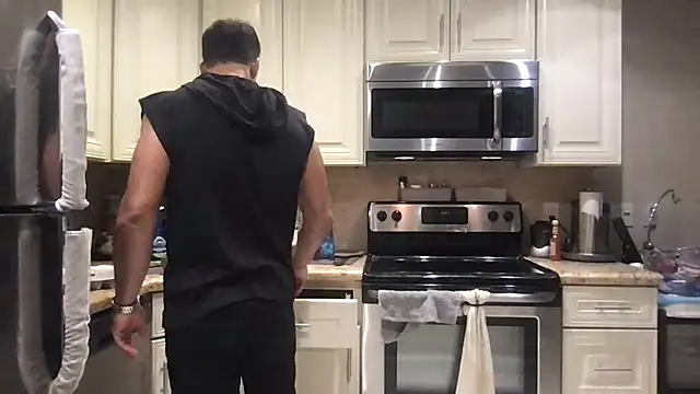 Snapshot of BigGuyMuscle chatting on June 20, 1:21 am BigGuyMuscle online show from June 20, 1:21 am