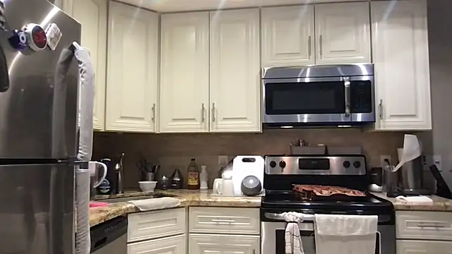 BigGuyMuscle online show from February 17, 7:00 pm