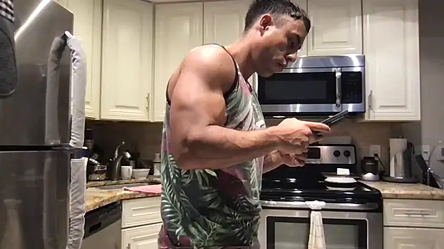 BigGuyMuscle online show from May 1, 7:41 pm