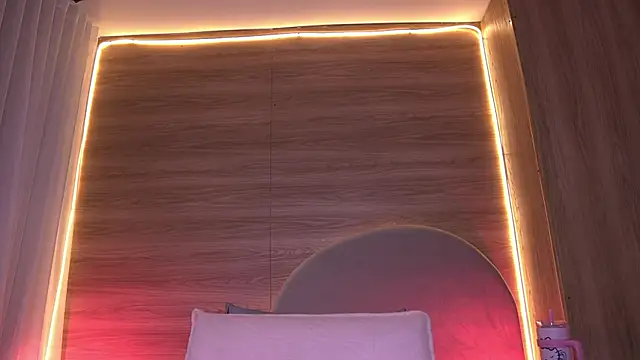 alexaa walker online show from June 18, 11:59 am
