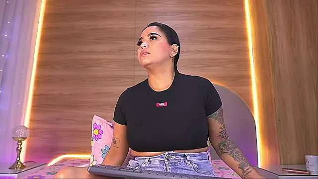 alexaa walker online show from March 8, 11:57 am