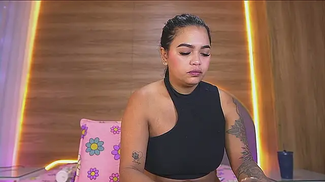 alexaa walker online show from March 3, 12:01 pm