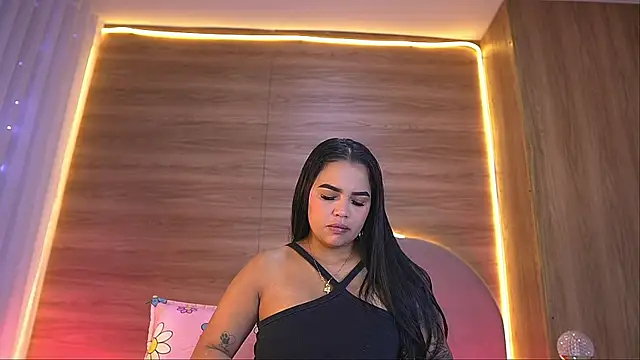 alexaa walker online show from April 4, 11:50 am