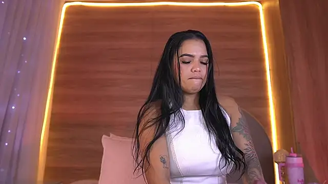 alexaa walker online show from June 4, 11:59 am