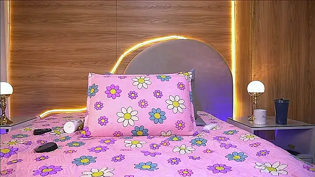 alexaa walker online show from February 21, 11:56 am