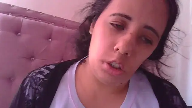 Snapshot of annarose19 chatting on November 11, 7:52 pm annarose19 online show from November 11, 7:52 pm