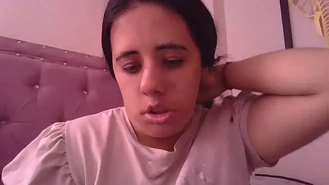 Snapshot of annarose19 chatting on November 29, 6:41 pm annarose19 online show from November 29, 6:41 pm