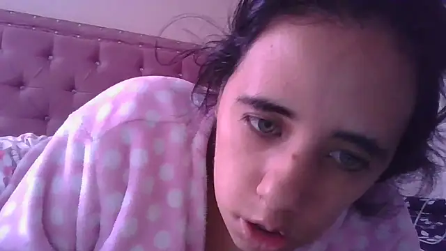 Snapshot of annarose19 chatting on October 27, 5:25 pm annarose19 online show from October 27, 5:25 pm