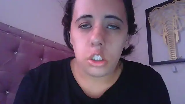 Snapshot of annarose19 chatting on November 20, 4:18 pm annarose19 online show from November 20, 4:18 pm