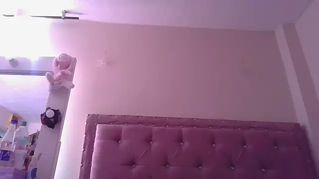 Snapshot of annarose19 chatting on October 31, 5:20 pm annarose19 online show from October 31, 5:20 pm