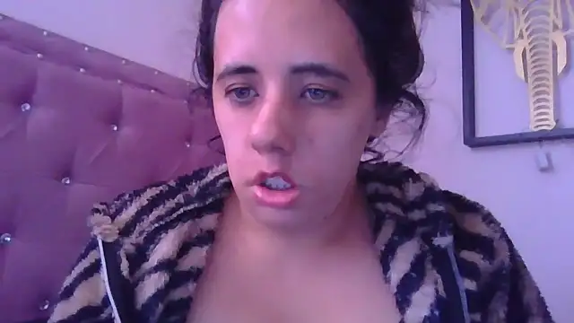 annarose19 online show from January 17, 7:39 pm