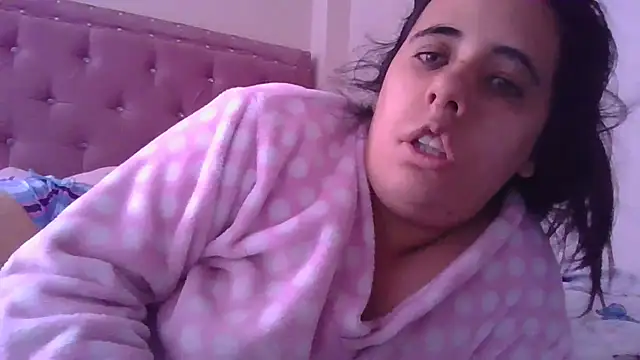 Snapshot of annarose19 chatting on October 28, 6:29 pm annarose19 online show from October 28, 6:29 pm