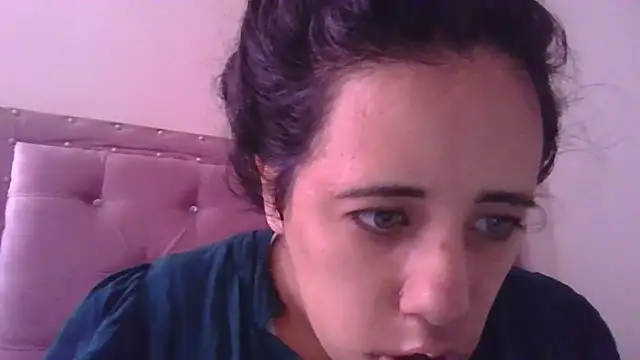 Snapshot of annarose19 chatting on November 13, 4:44 pm annarose19 online show from November 13, 4:44 pm