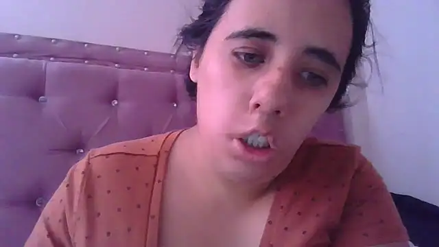 Snapshot of annarose19 chatting on November 5, 5:38 pm annarose19 online show from November 5, 5:38 pm