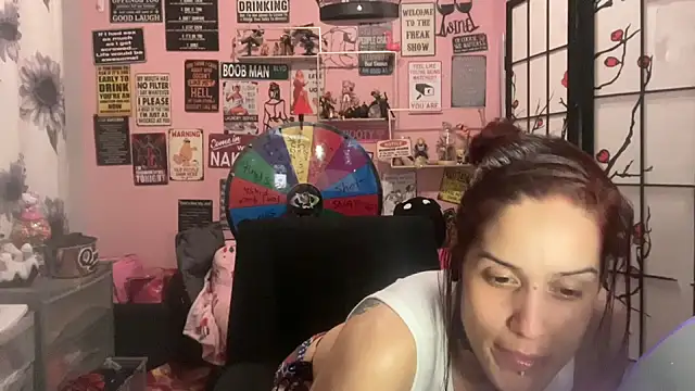 latinacubana online show from February 22, 3:56 am