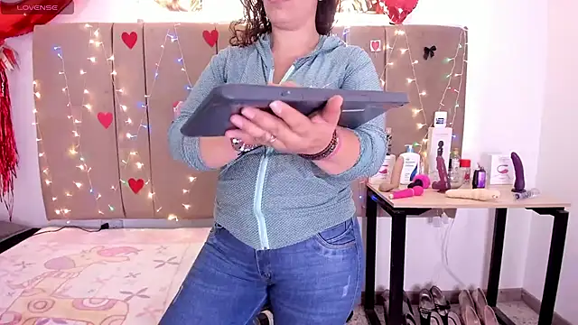 Snapshot of Zaly_mature chatting on November 16, 12:37 am Zaly mature online show from November 16, 12:37 am