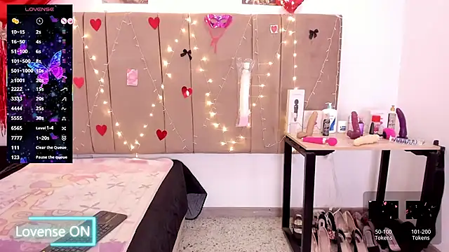 Snapshot of Zaly_mature chatting on October 28, 12:11 am Zaly mature online show from October 28, 12:11 am