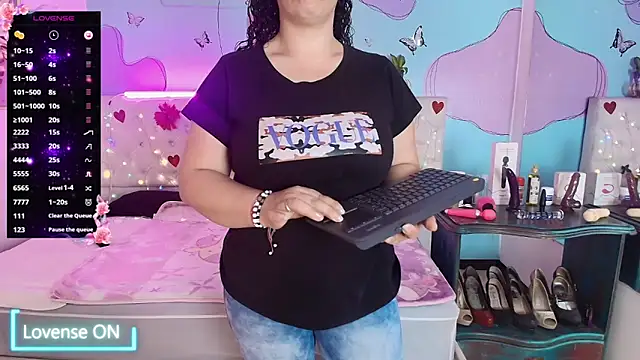 Snapshot of Zaly_mature chatting on May 15, 9:02 pm Zaly mature online show from May 15, 9:02 pm