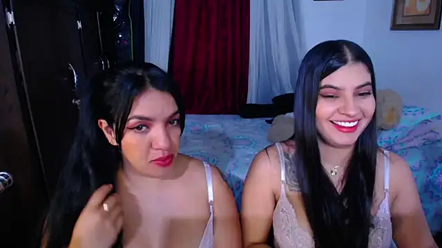 Snapshot of Sharlottee chatting on May 4, 10:45 pm Sharlottee online show from May 4, 10:45 pm
