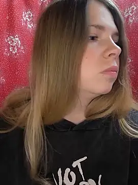 Snapshot of Zuli_Kiska chatting on May 28, 5:26 am Zuli Kiska online show from May 28, 5:26 am
