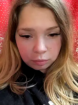 Zuli Kiska online show from December 3, 8:19 pm