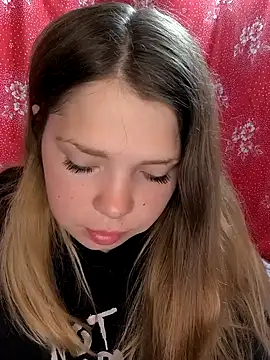 Snapshot of Zuli_Kiska chatting on May 11, 3:30 am Zuli Kiska online show from May 11, 3:30 am