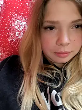 Zuli Kiska online show from October 7, 7:59 pm