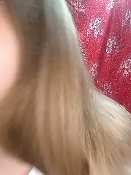 Snapshot of Zuli_Kiska chatting on June 15, 5:40 am Zuli Kiska online show from June 15, 5:40 am