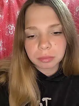 Snapshot of Zuli_Kiska chatting on May 13, 7:43 pm Zuli Kiska online show from May 13, 7:43 pm