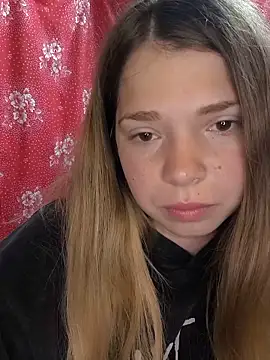 Snapshot of Zuli_Kiska chatting on June 8, 3:18 am Zuli Kiska online show from June 8, 3:18 am