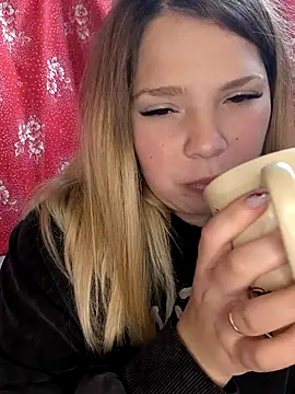 Zuli Kiska online show from October 26, 8:31 pm