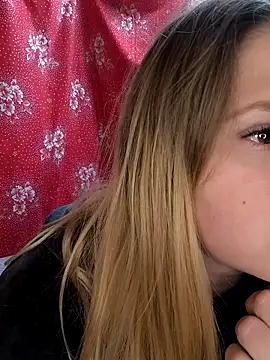 Zuli Kiska online show from November 9, 8:46 pm