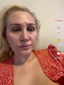 YourBlondee online show from June 4, 12:32 pm