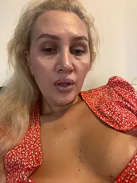 Snapshot of YourBlondee chatting on September 22, 2:28 am YourBlondee online show from September 22, 2:28 am