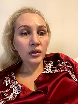 Snapshot of YourBlondee chatting on November 24, 3:28 am YourBlondee online show from November 24, 3:28 am