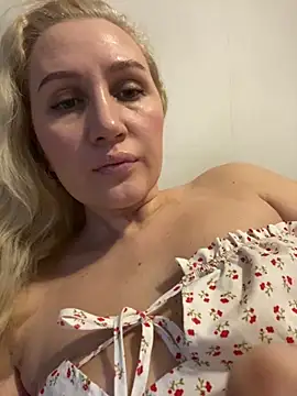 YourBlondee online show from February 17, 2:31 am