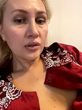 Snapshot of YourBlondee chatting on November 5, 2:47 am YourBlondee online show from November 5, 2:47 am