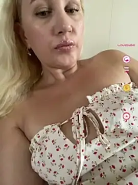 YourBlondee online show from July 9, 1:17 am