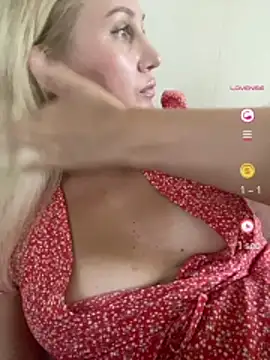 YourBlondee online show from July 14, 2:05 am