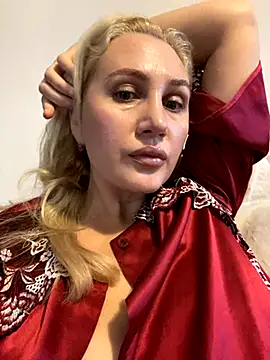 Snapshot of YourBlondee chatting on October 31, 2:19 am YourBlondee online show from October 31, 2:19 am