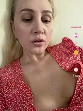 YourBlondee online show from June 4, 12:26 am